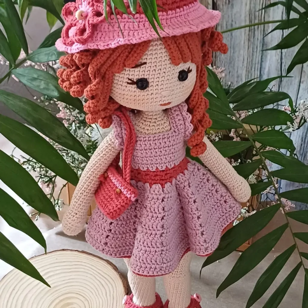 Patrón muñeca Matilda con vestido en tonos rosas patron crochet muneca matilda vestido rosa 1