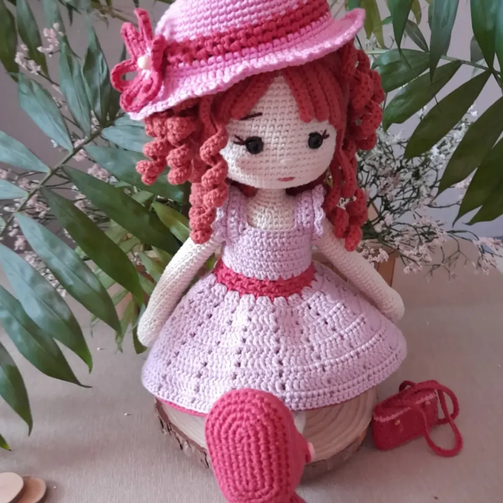Patrón muñeca Matilda con vestido en tonos rosas patron crochet muneca matilda vestido rosa 2