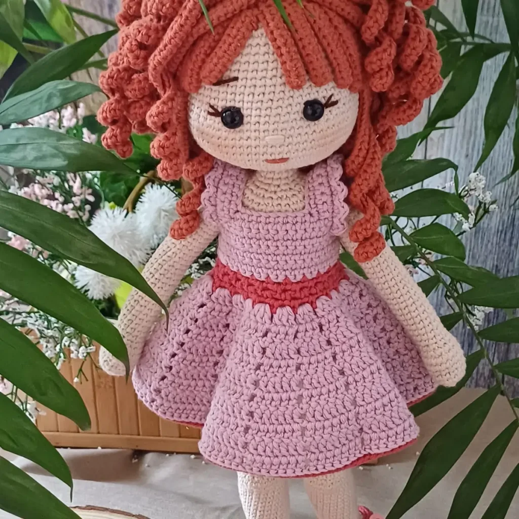 Patrón muñeca Matilda con vestido en tonos rosas patron crochet muneca matilda vestido rosa 3