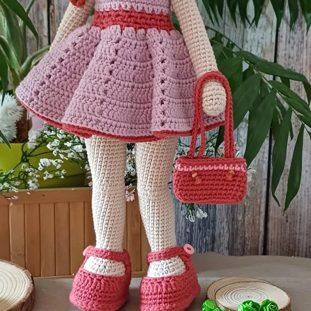 Patrón muñeca Matilda con vestido en tonos rosas patron crochet muneca matilda vestido rosa 4