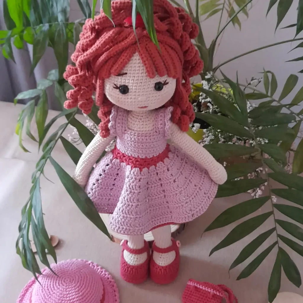 Patrón muñeca Matilda con vestido en tonos rosas patron crochet muneca matilda vestido rosa 5