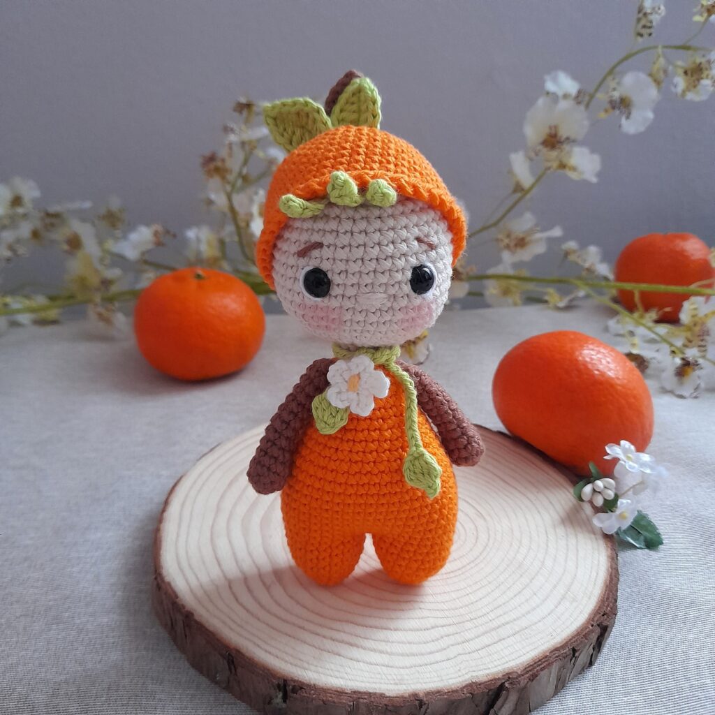 114740 amigurumi orange baby