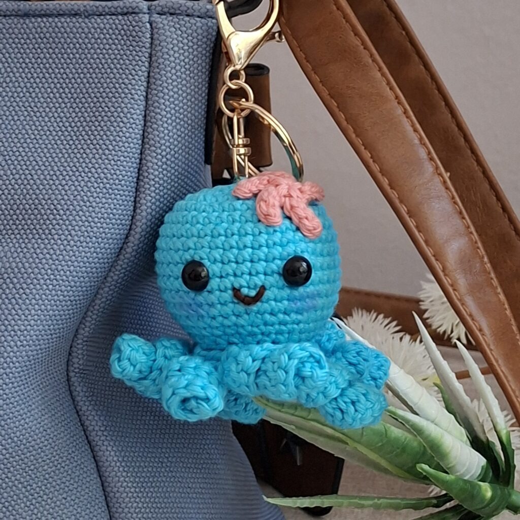 Pulpo Bebé – Patrón Gratuito de Crochet para Llavero patron gratuito crochet llavero pulpo bebe 12 133428